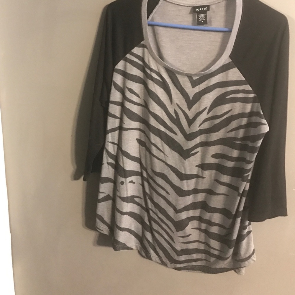 Torrid 3/4 sleeve zebra scoop neck t
