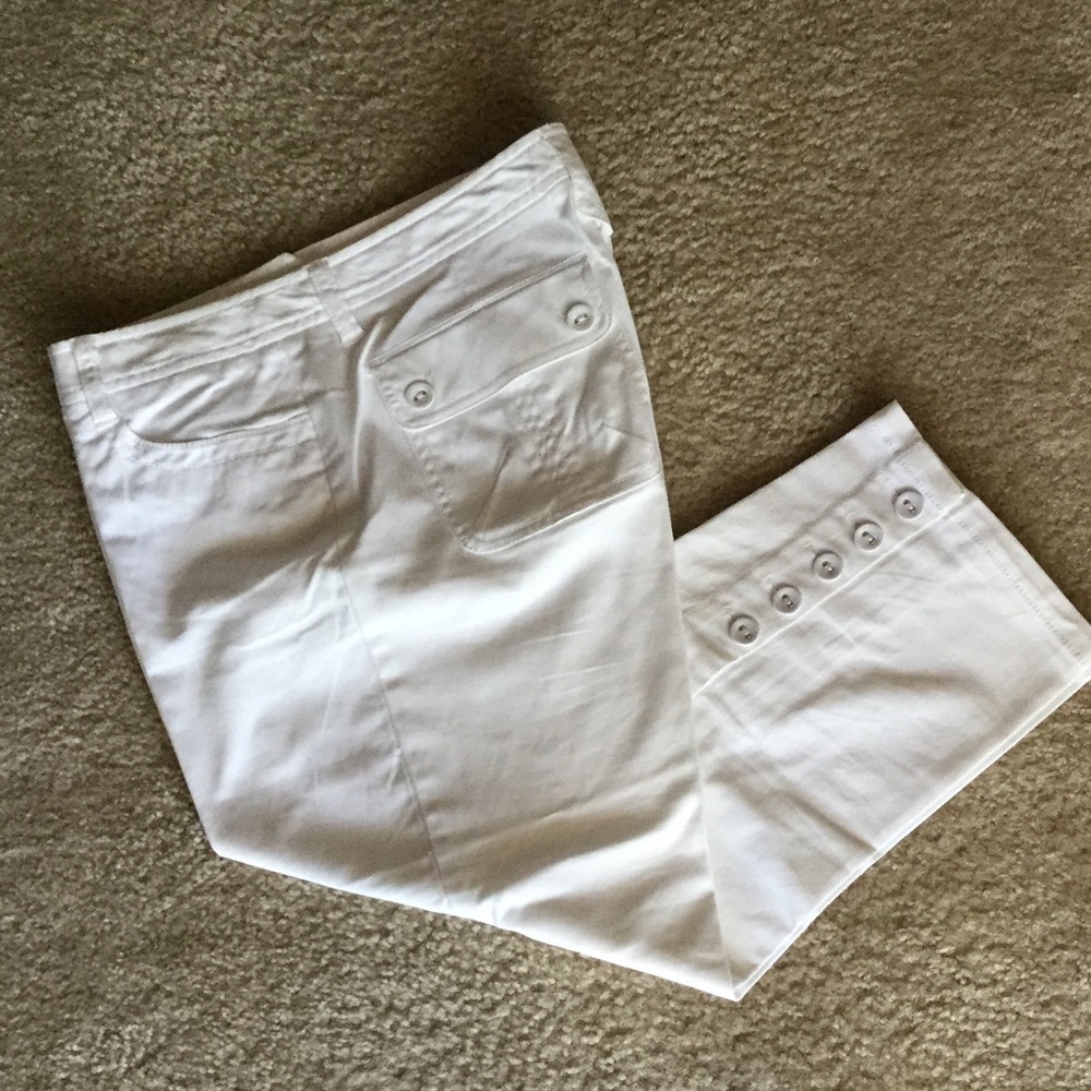 Daisy Fuentes ankle length White pants