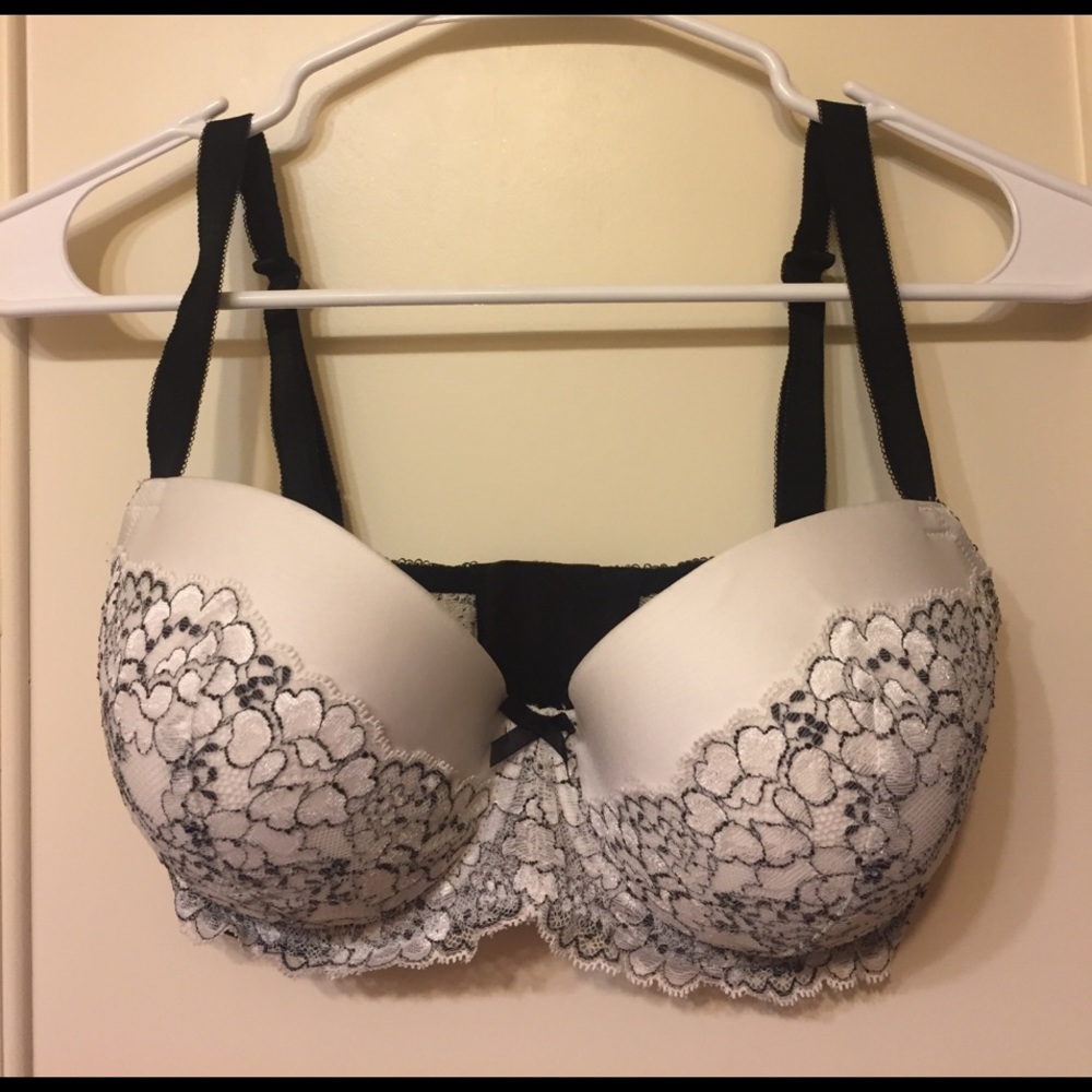 💥🆕 NWOT White & Black Lace Victoria Secret Bra