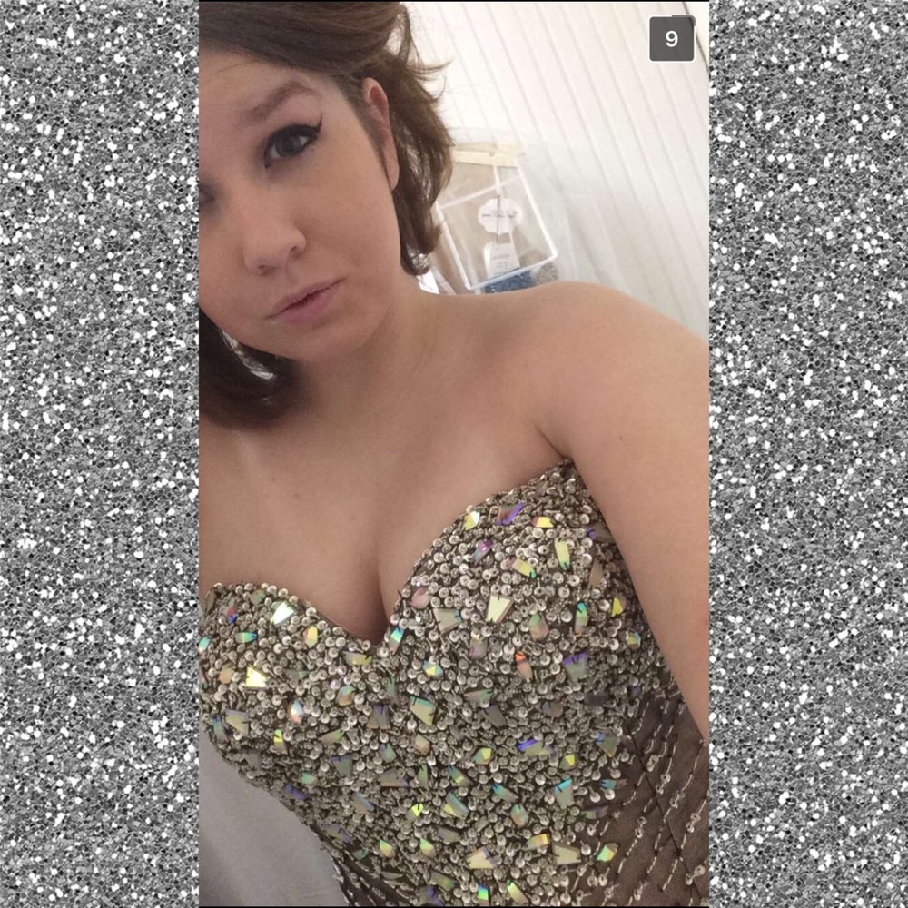 Meet your Posher, Elizabeth