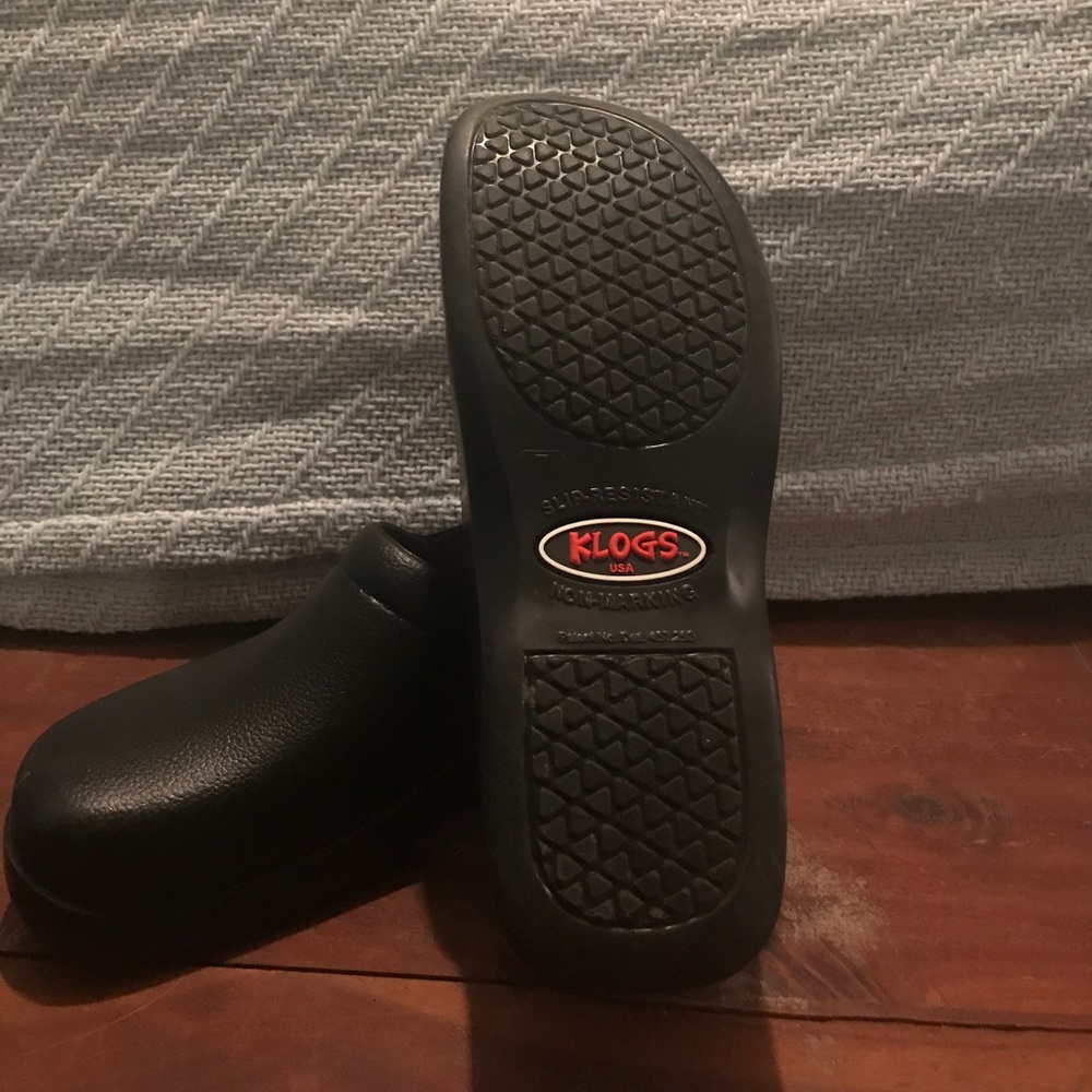 Klogs brand nursing shoes. Size 7 but fit like 8