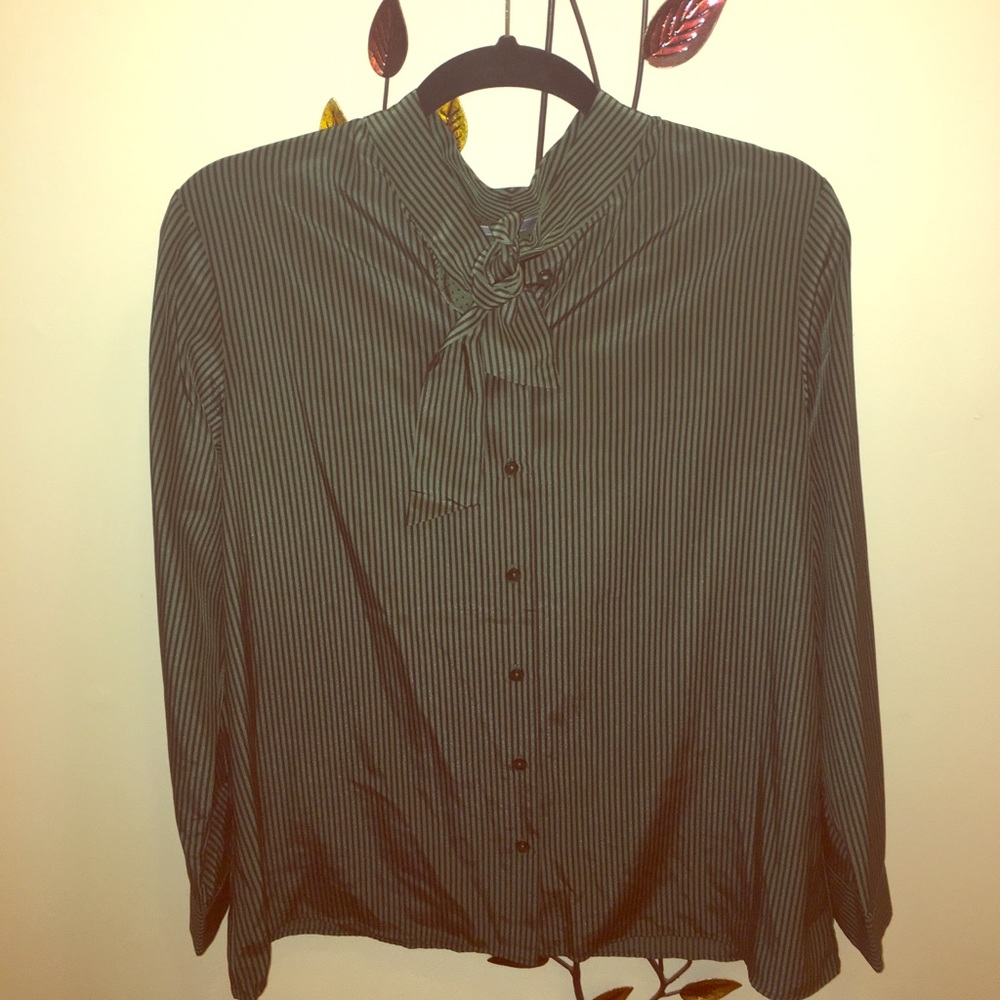 NWOT Uniqlo silky green button-down with necktie