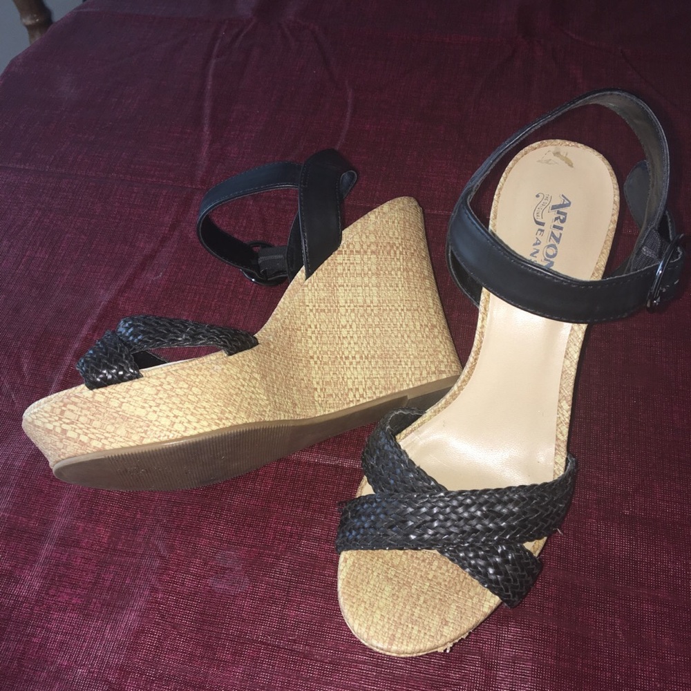 Black wedges