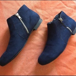 Navy blue suede-like booties