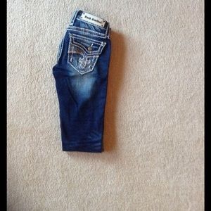 Rock revival jeans. Straight leg.
