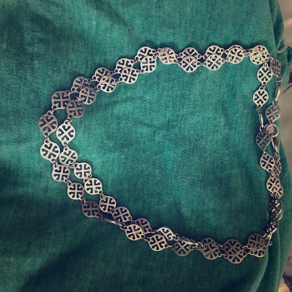 20-21" silver clover necklace.