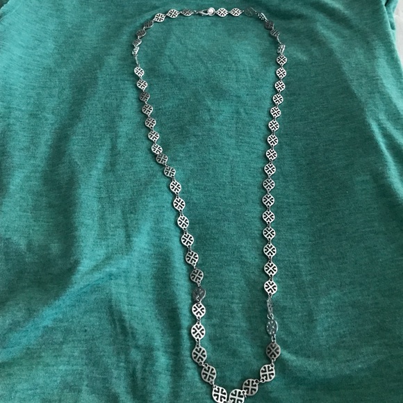 20-21" silver clover necklace. - Picture 2 of 3