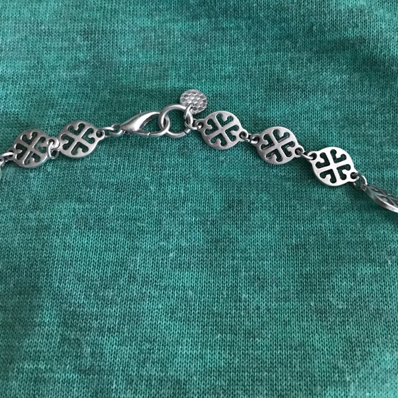 20-21" silver clover necklace. - Picture 3 of 3