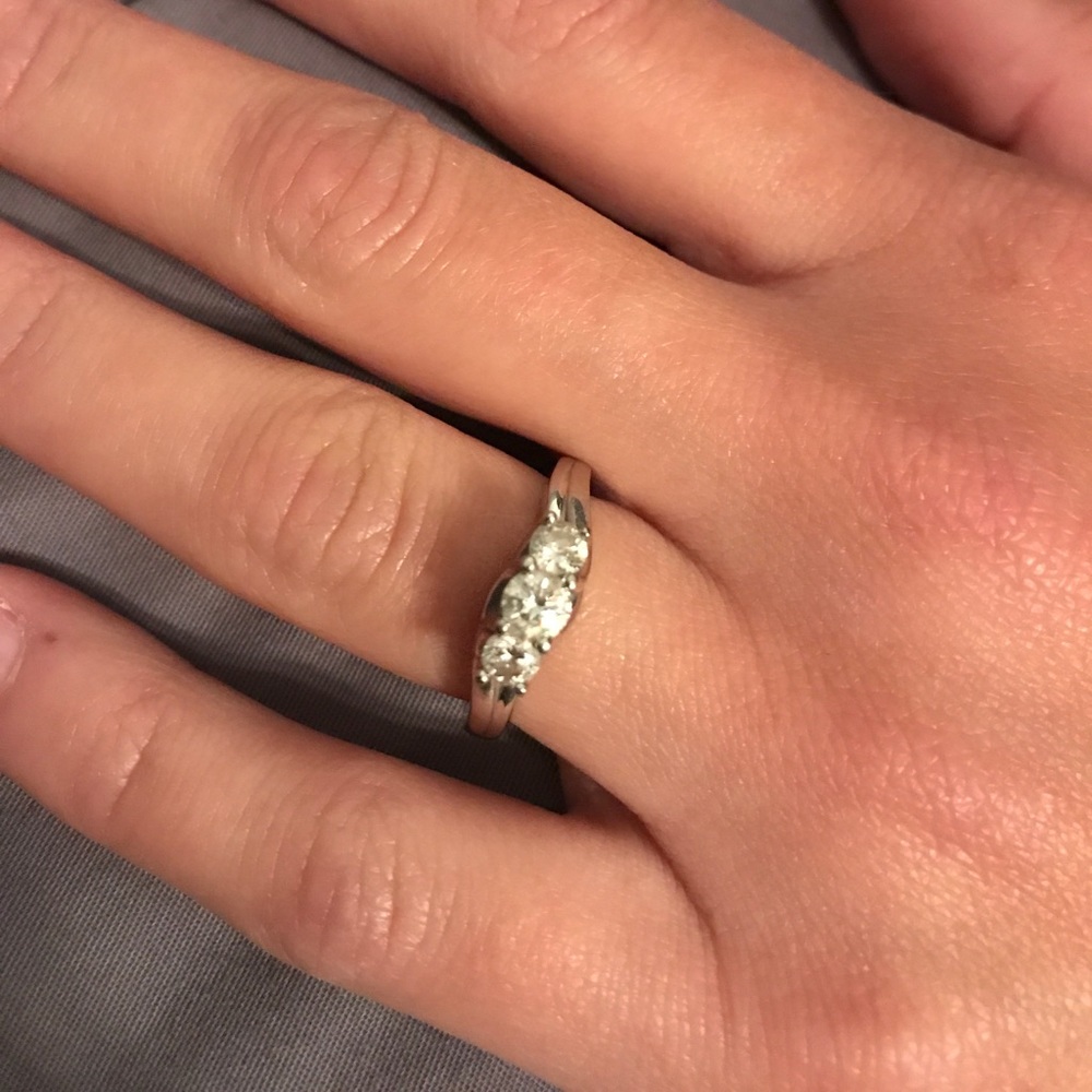 3 stone diamond ring. 10k, 3/4 total carat weight