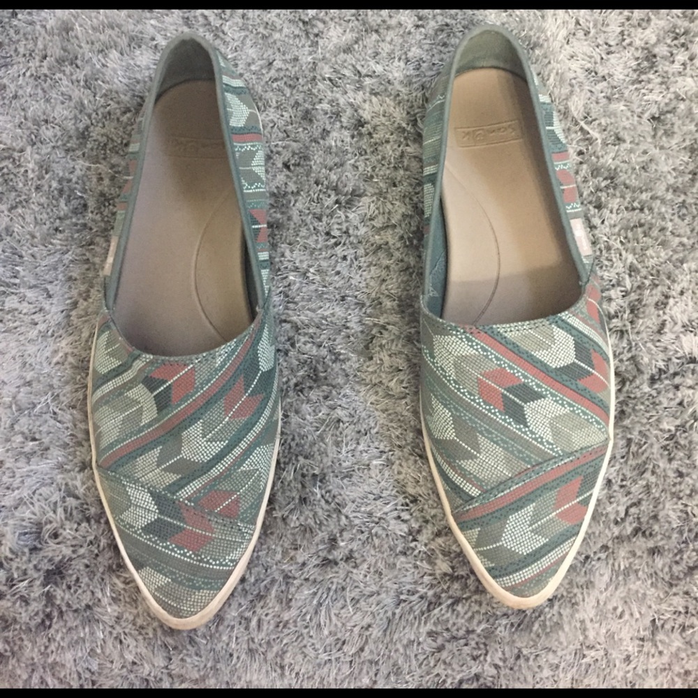 Sanuk Pointy Toe