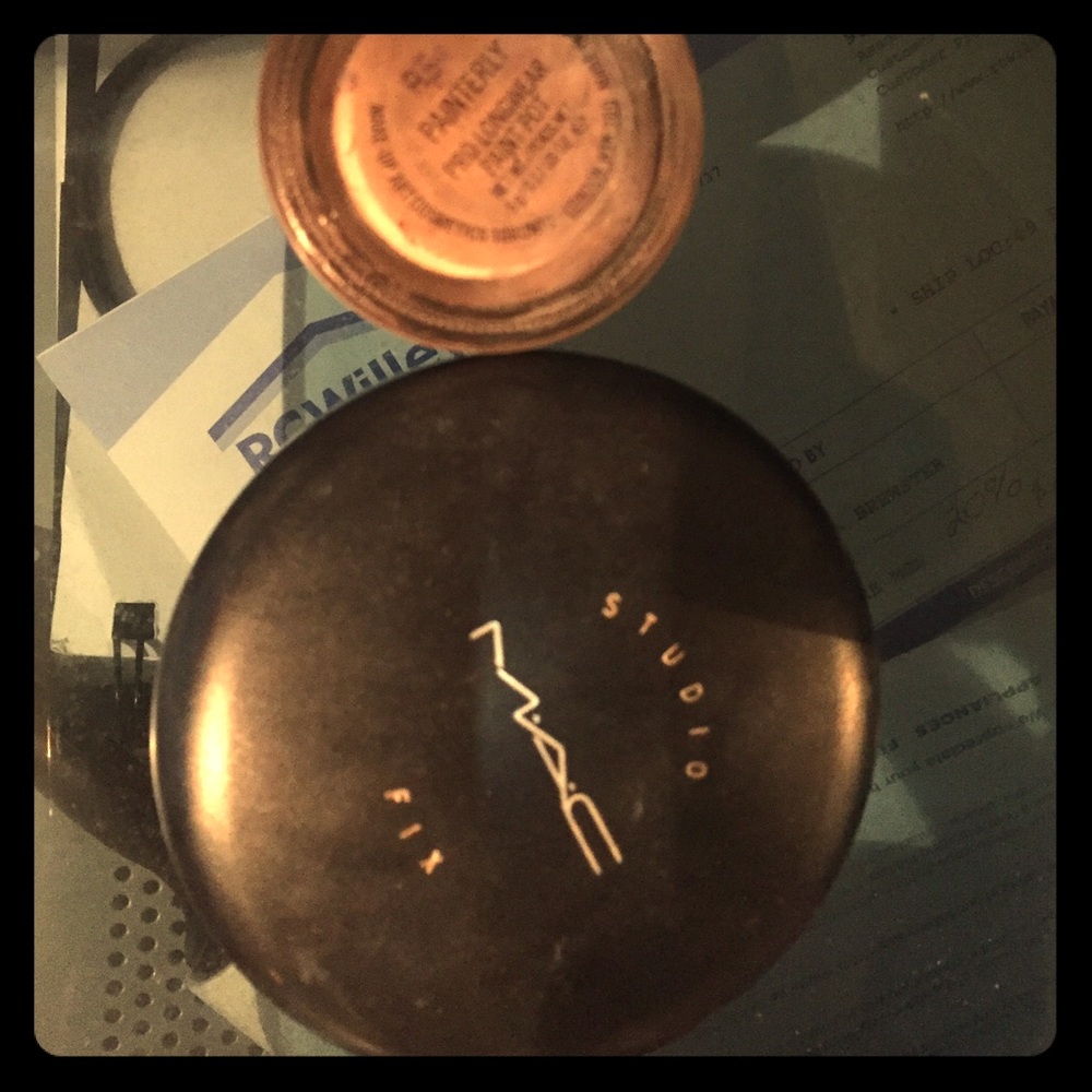 MAC powder and eye pot