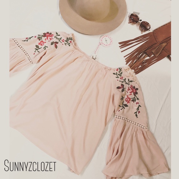 floral lace off the shoulder top - Picture 3 of 6