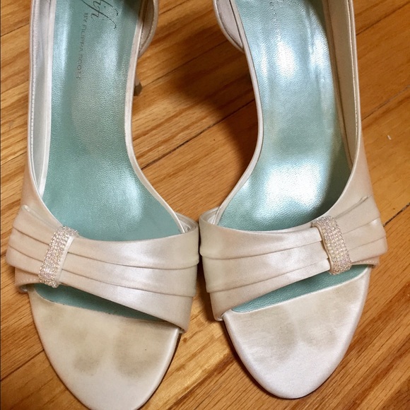 BRIDAL SHOES - WORN ONCE!! - Picture 4 of 7