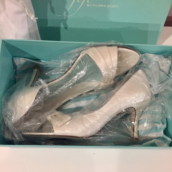 BRIDAL SHOES - WORN ONCE!! - Picture 6 of 7