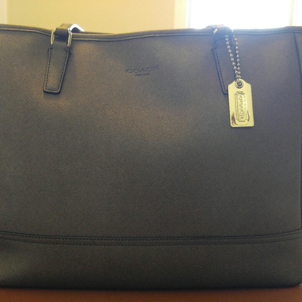 **SOLD**Coach saffiano gunmetal medium city tote
