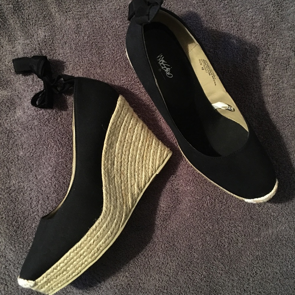 Brand new never worn black wedges