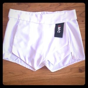 ⭐️NWT!⭐️ white skort