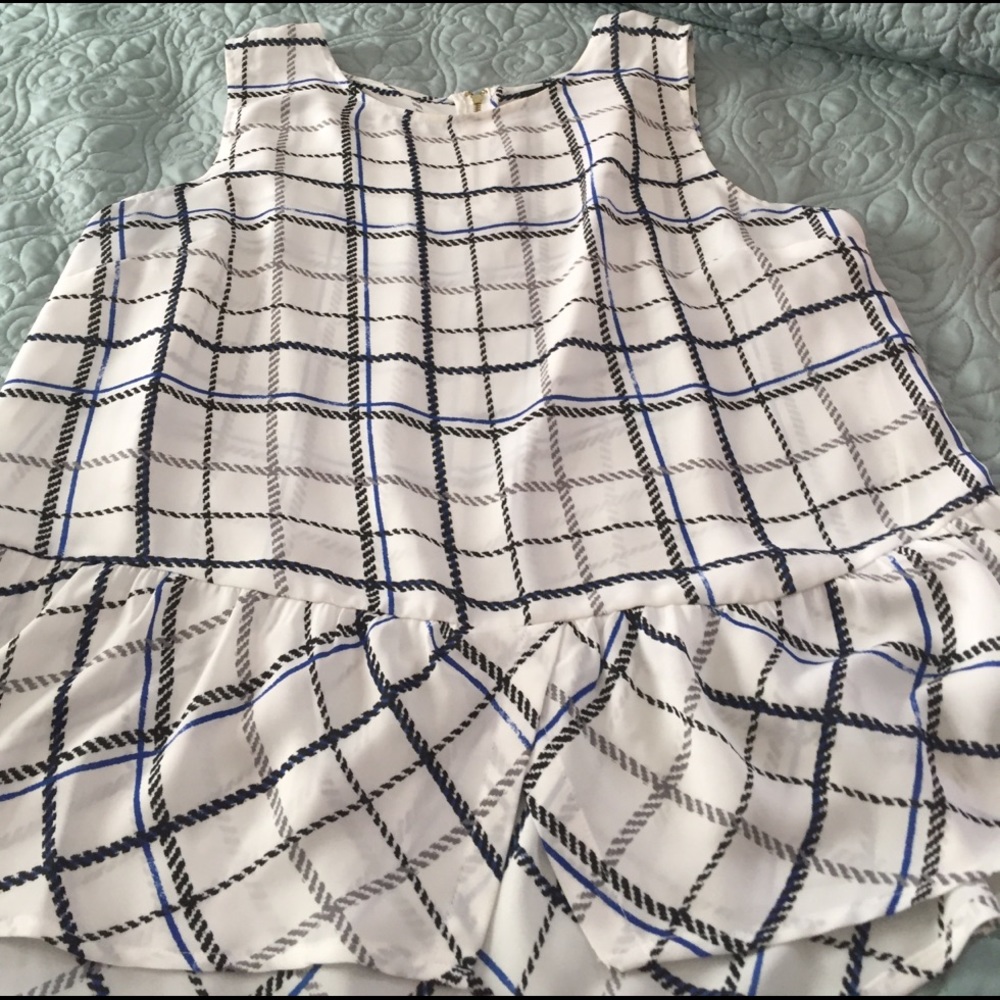 Elle xl top white with blue and black details