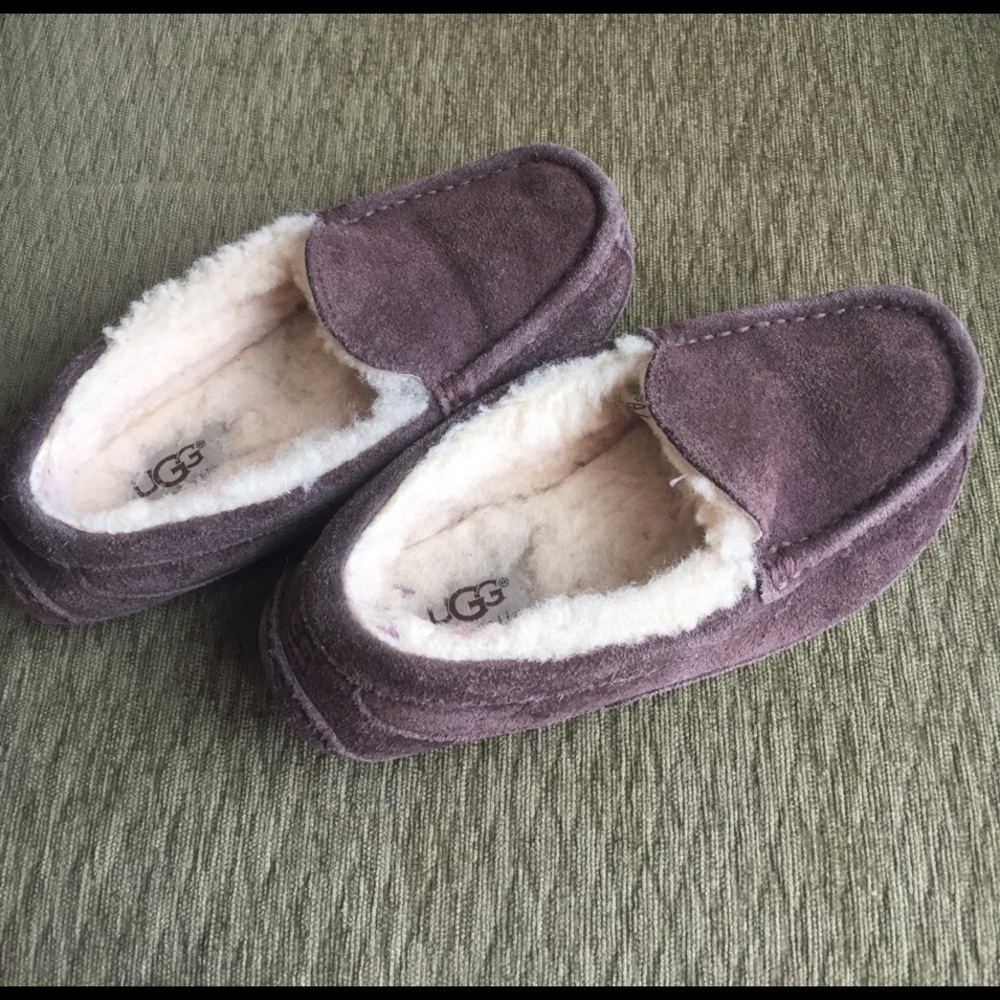UGG Kid's Slippers EUC Size 13 Shearling Moccasin