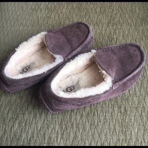UGG Kid's Slippers EUC Size 13 Shearling Moccasin
