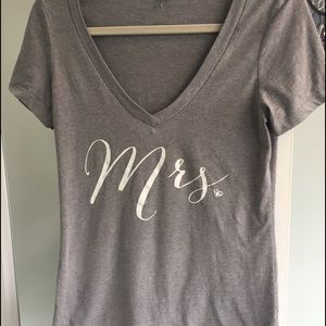 Mrs v-neck tshirt