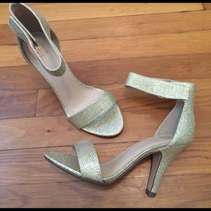 NWT! Gold strappy heels 