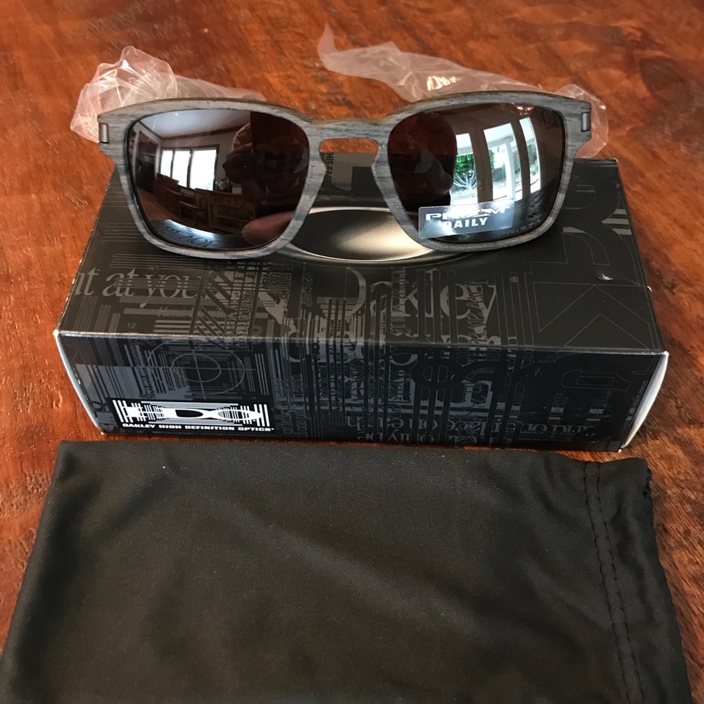 Oakley Latch sq Woodgrain polarized