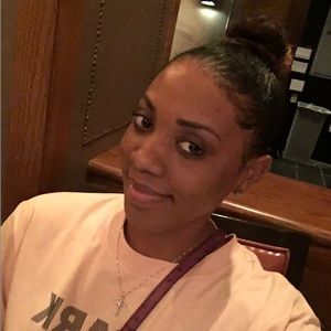 Meet your Posher, Chanel