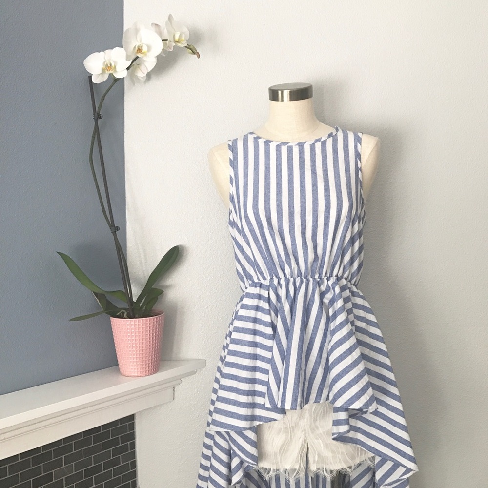‼️ONE LEFT‼️Hi Low Striped Blue & White Top - Picture 4 of 5