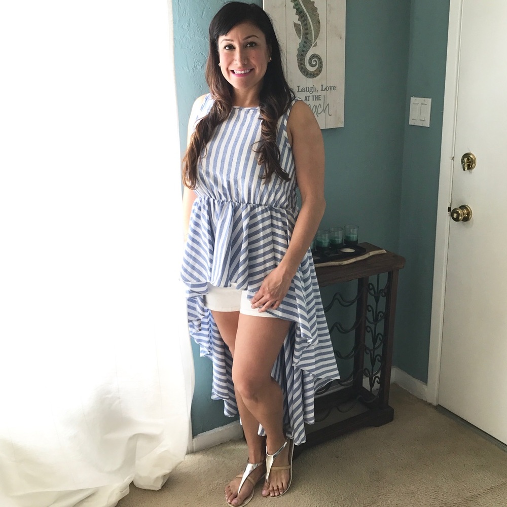 ‼️ONE LEFT‼️Hi Low Striped Blue & White Top - Picture 5 of 5