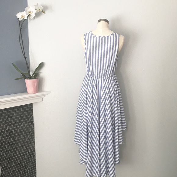 ‼️ONE LEFT‼️Hi Low Striped Blue & White Top - Picture 3 of 5