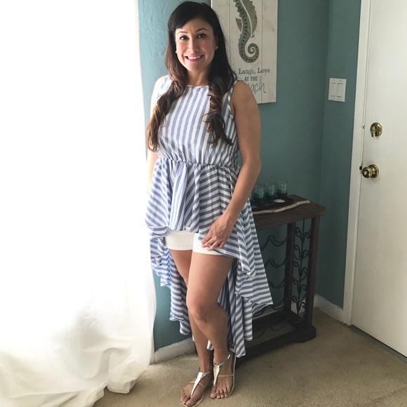 ‼️ONE LEFT‼️Hi Low Striped Blue & White Top - Picture 5 of 5
