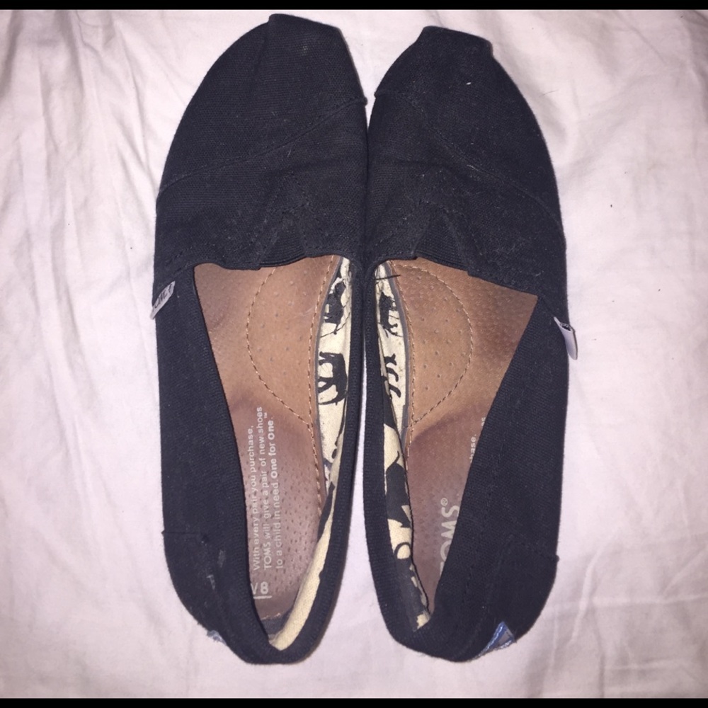 Black canvas TOMS