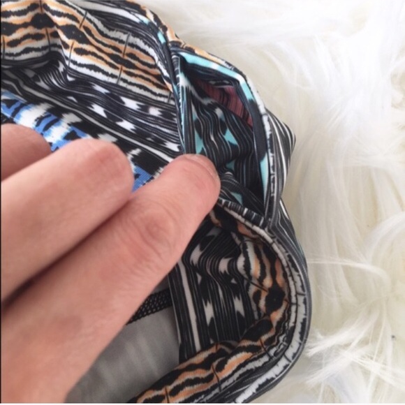 CLEARANCE High quality activewear Capri w pocket - Picture 4 of 4