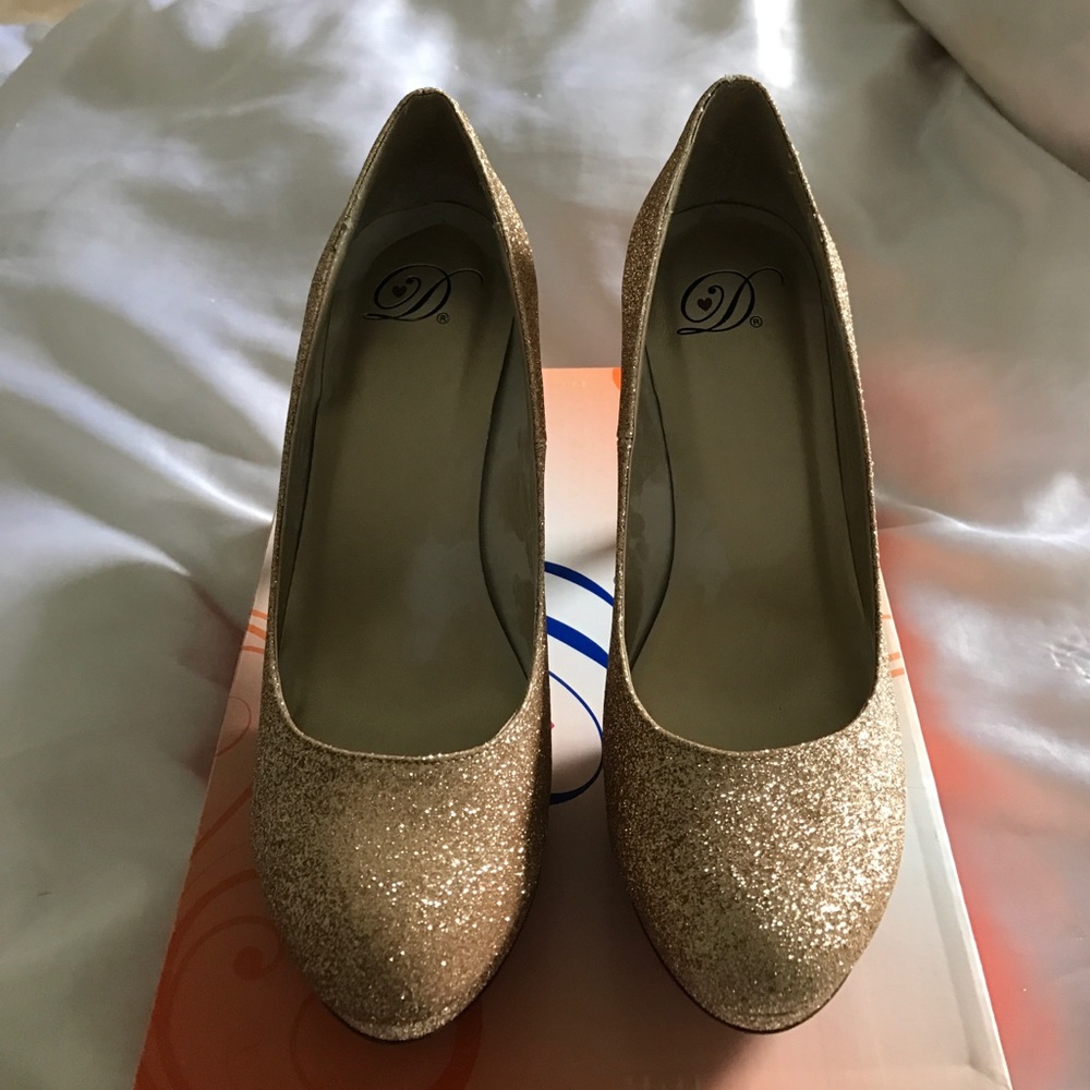 Glitter Gold Pumps