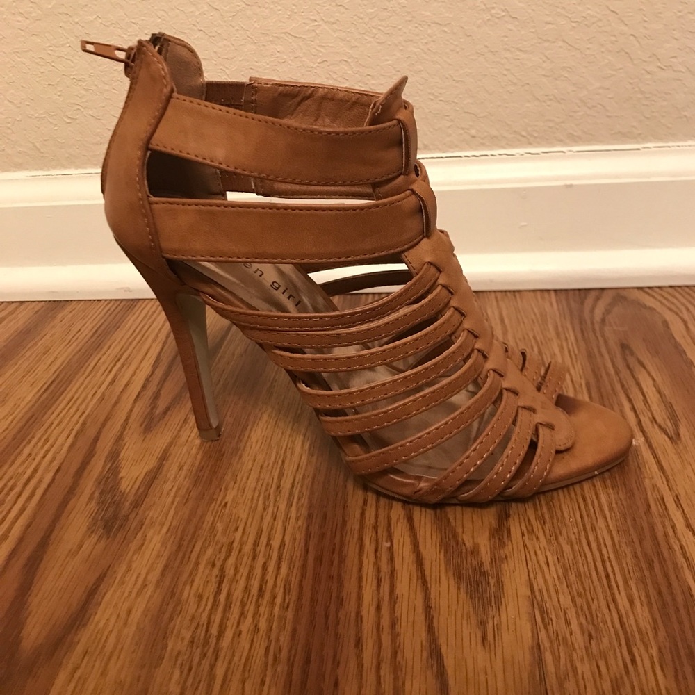 Heels (brown)