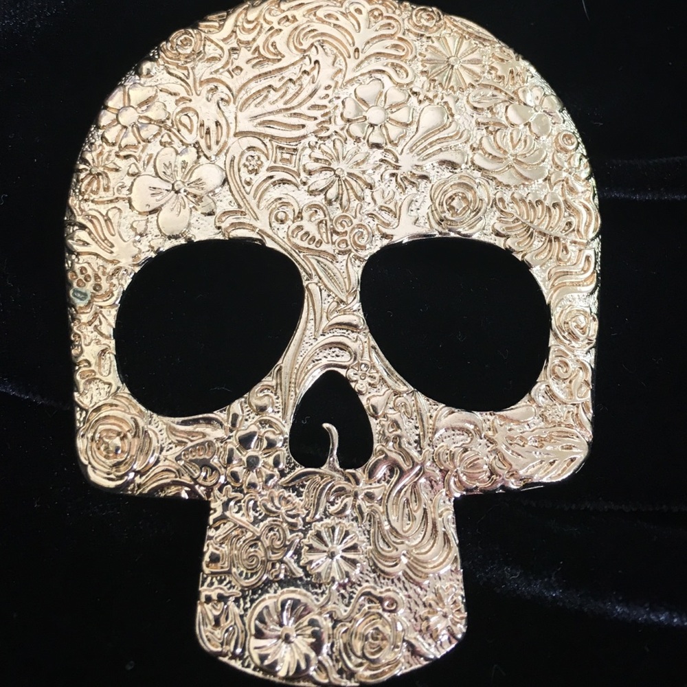 Gold skull pendant