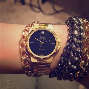 Vintage Oscar de la Renta ⌚️