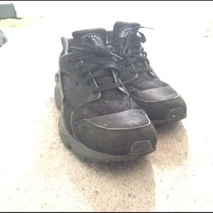 Hurache black Nike Jordan adidas