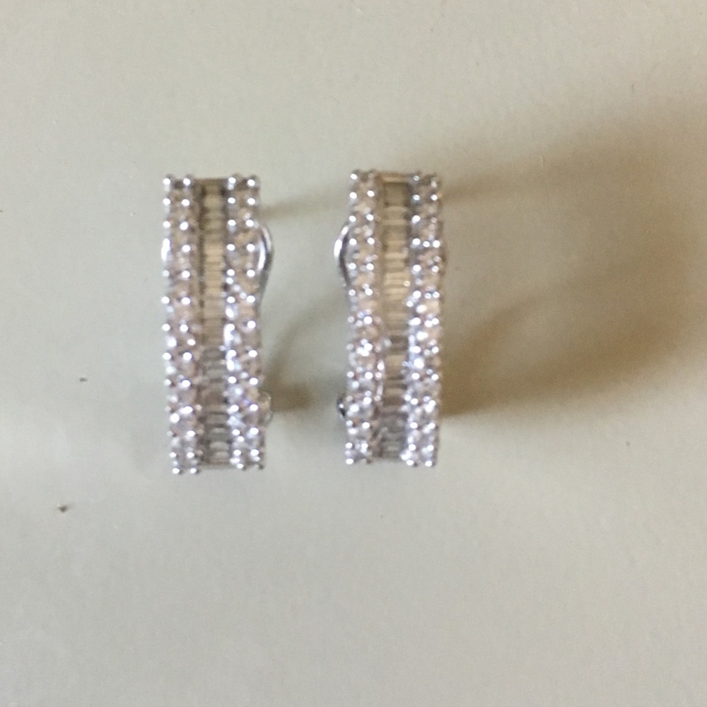 Real diamond earrings 💕