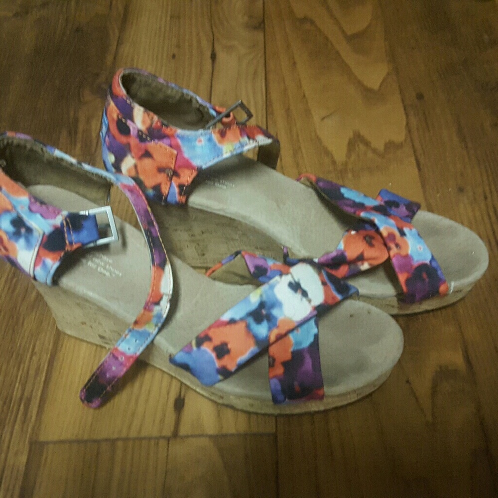 Toms Strappy Floral Wedges
