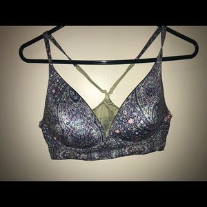 VS Lightly Lined Plunge Bra! Excellent condition!