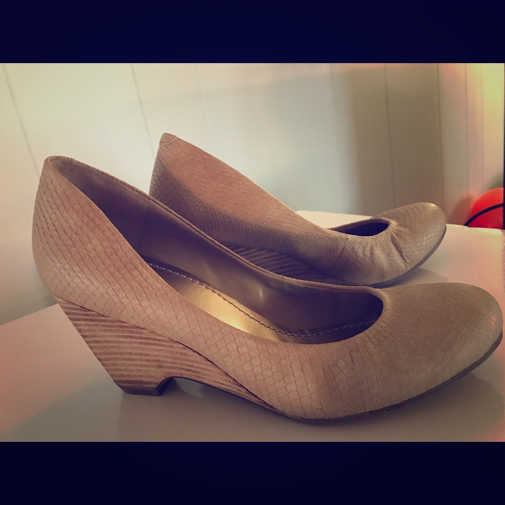 Jessica Simpson wedge heels 8