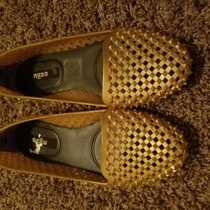 Good spiky gelly flats