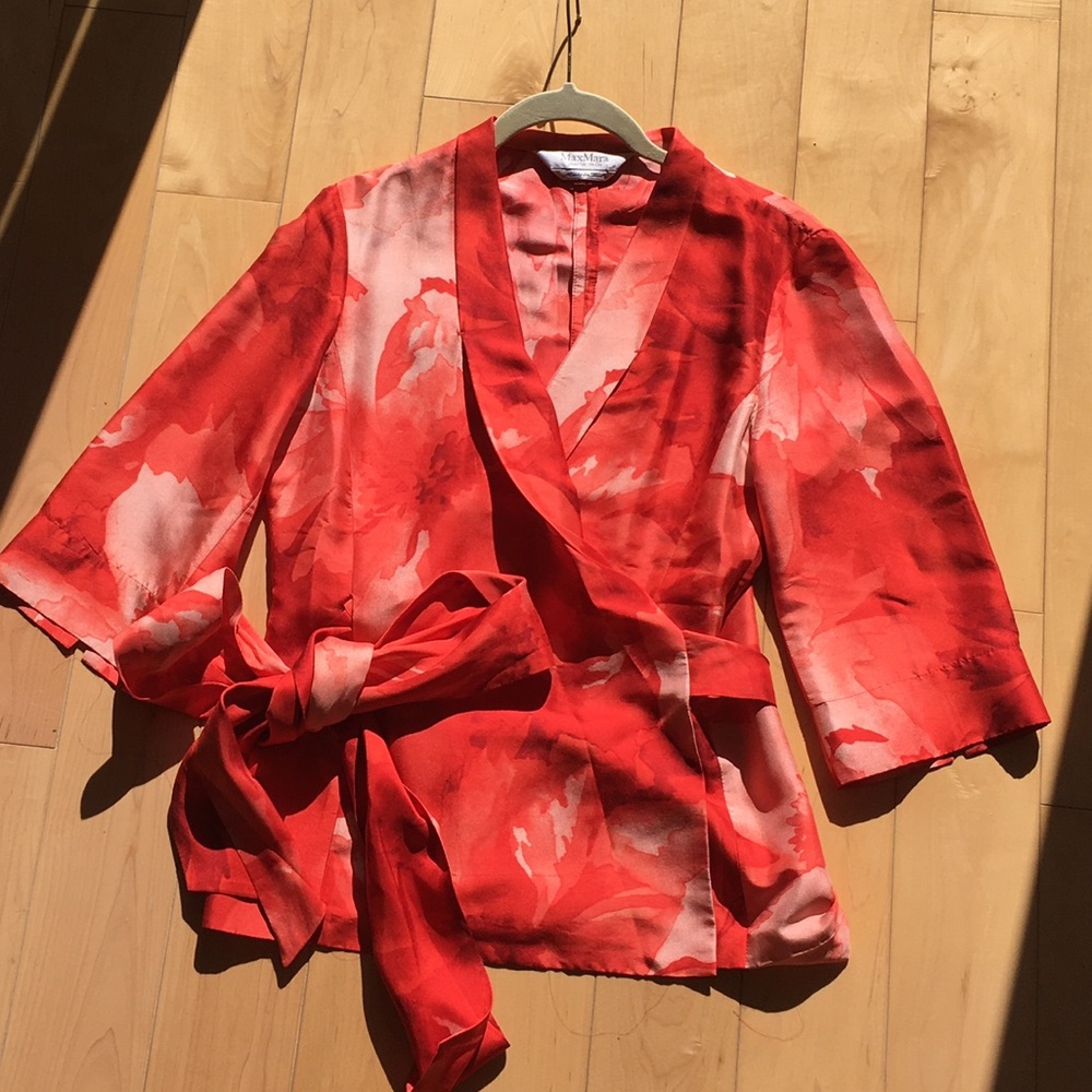 Gorgeous Max Mara Blouse. size 10