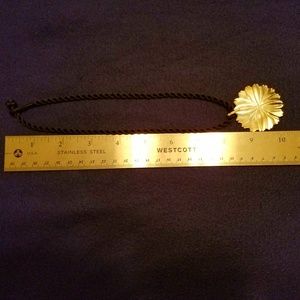 Necklace w/carved Mother of Pearl Flower Pendant