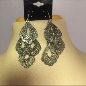 Frills earrings
