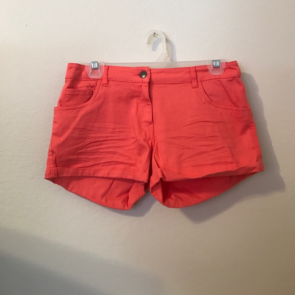 Mid rise salmon shorts