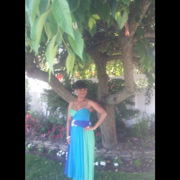 Will negotiate, gorgeous blueturquoise ombré gown. - Picture 2 of 3