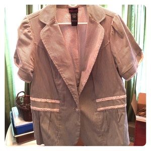 Striped fitted short sleeve jacket with lace trim
